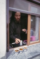 paasilahti/8---Vieraiden-tervehtiminen--2002